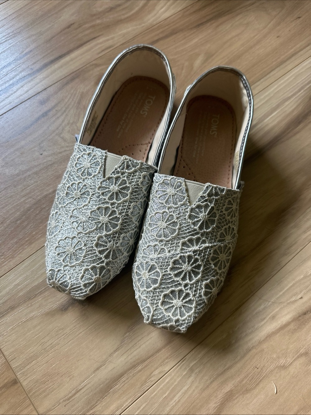 TOMS Classic Silver Crochet Glitter Youth 4 Fits Women's 6 Rare Wedding Shoes